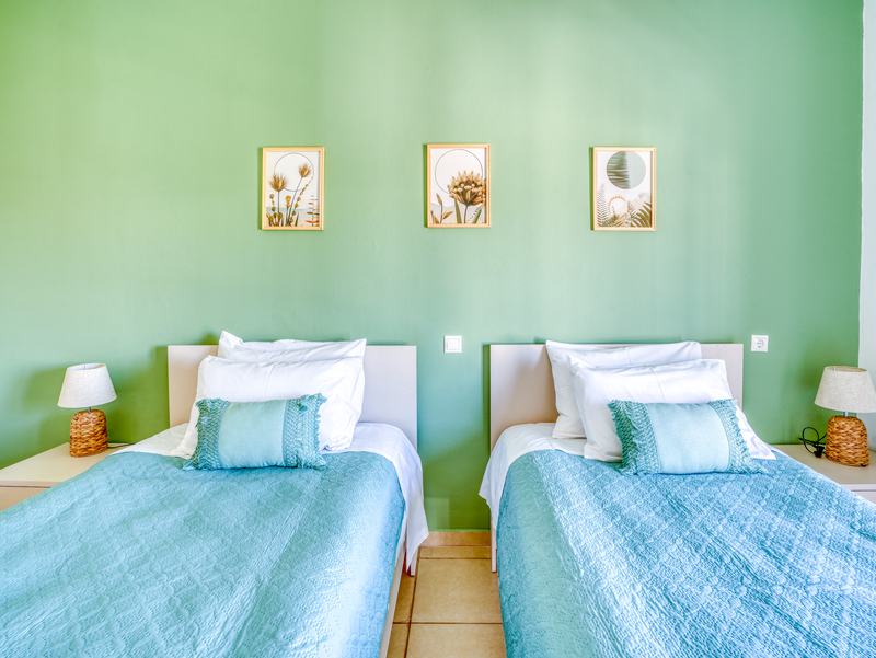 Twin bedroom with two single beds